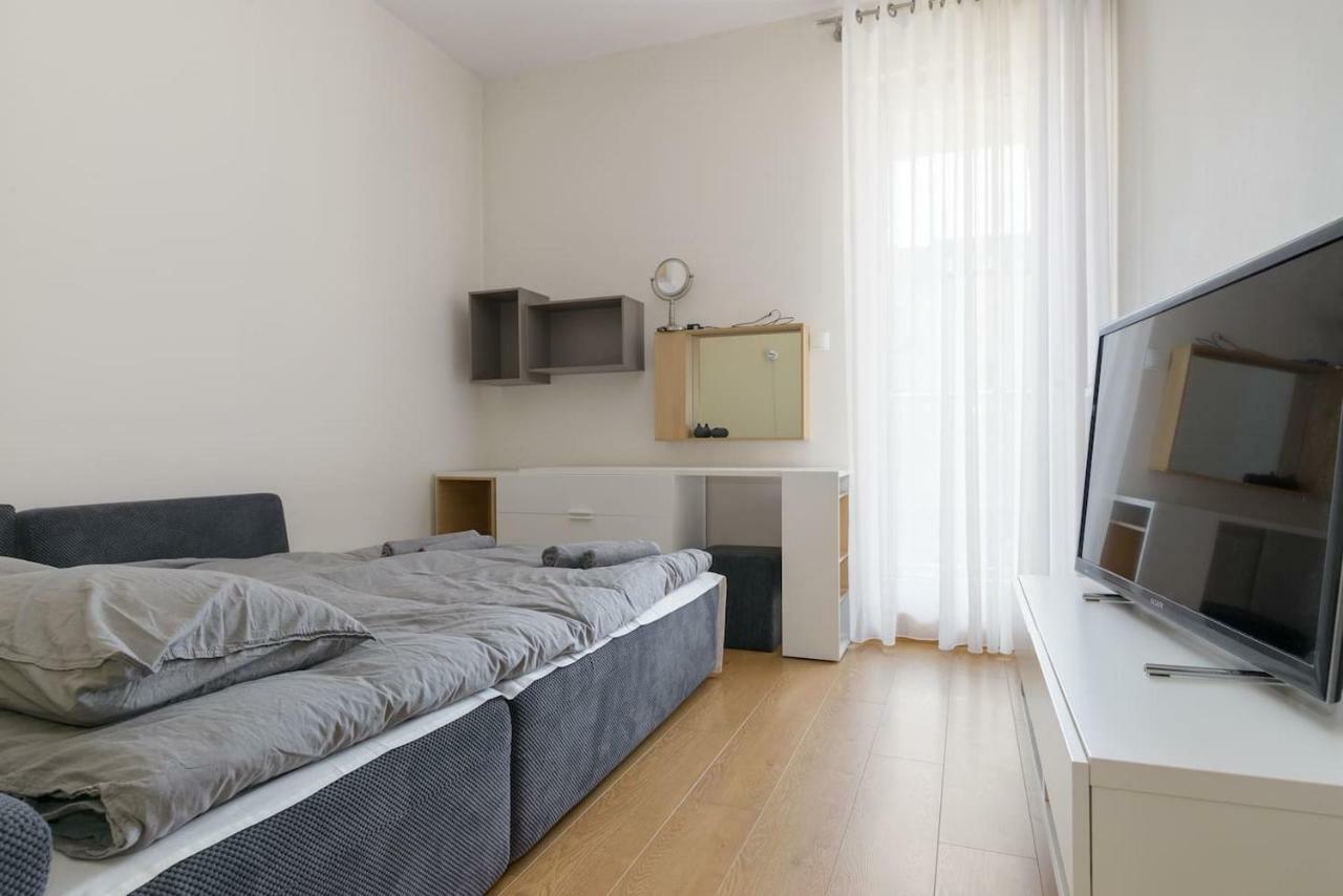 פוזנן Dabrowskiego Apartment מראה חיצוני תמונה